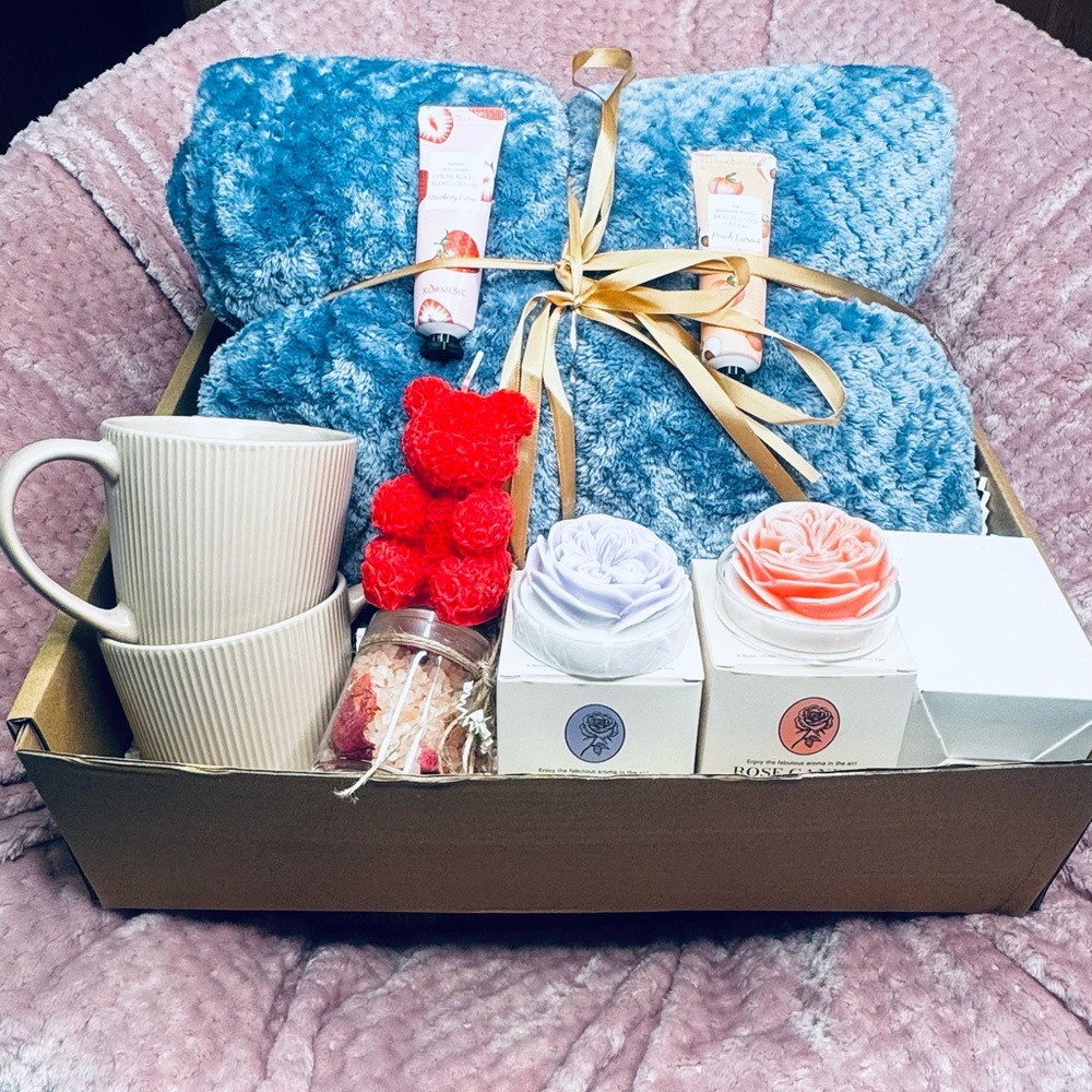Luxurious Blue Bath Gift Set